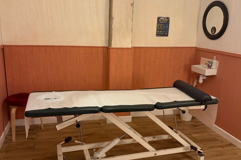 Treatment room 1, lash and brow room to rent in London
