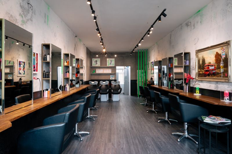 Chair rental Islington, hairdressing room to rent in London