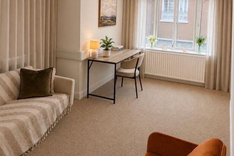 The Therapy Hub Putney - Calm Therapy Room near East Putney, SW15, osteopath or chiropractor room to rent in London
