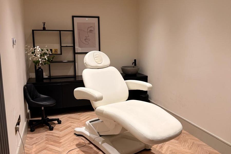 Standard beauty treatment room at Vakrat, Rosslyn Hill NW3, Hampstead, photo 6
