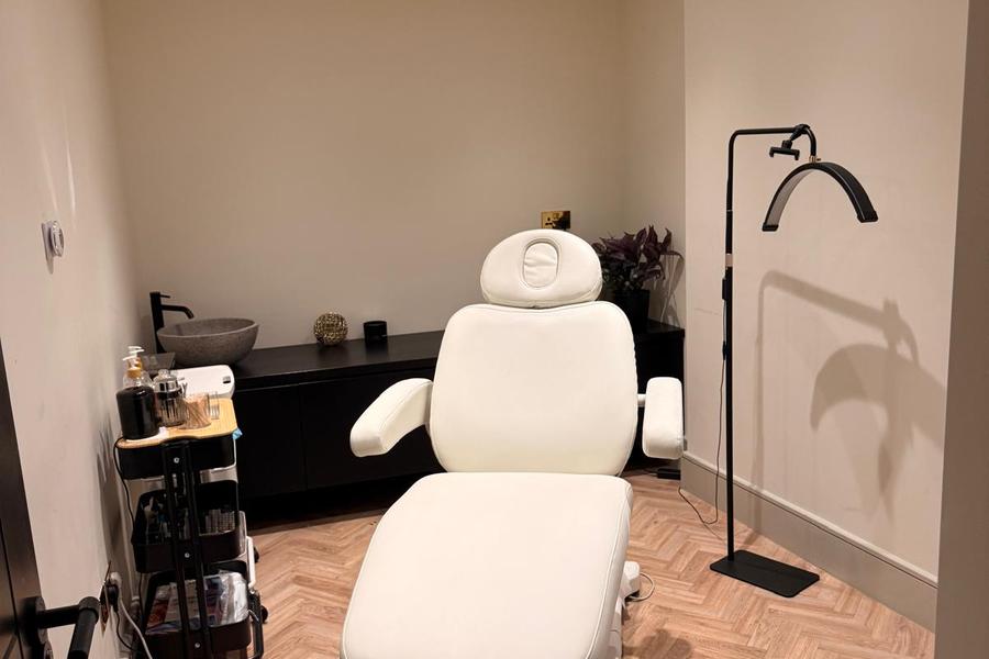 Standard beauty treatment room at Vakrat, Rosslyn Hill NW3, Hampstead, photo 7