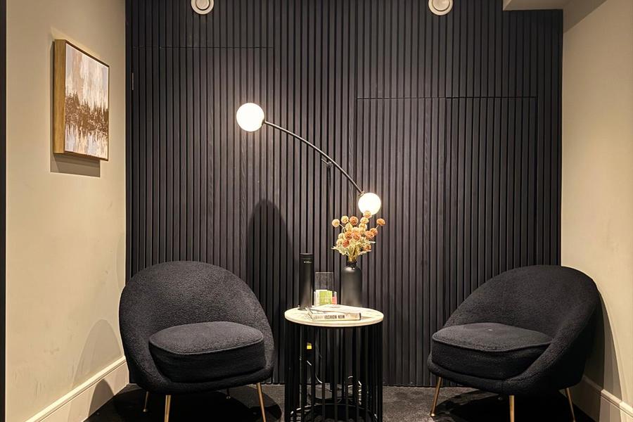 Large beauty treatment room at Vakrat, Rosslyn Hill NW3, Hampstead, photo 5