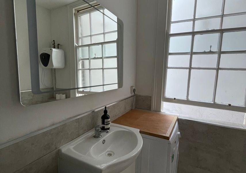 Regular Tuesdays: private therapy studio on Hoxton Square, N1, Hoxton, photo 6