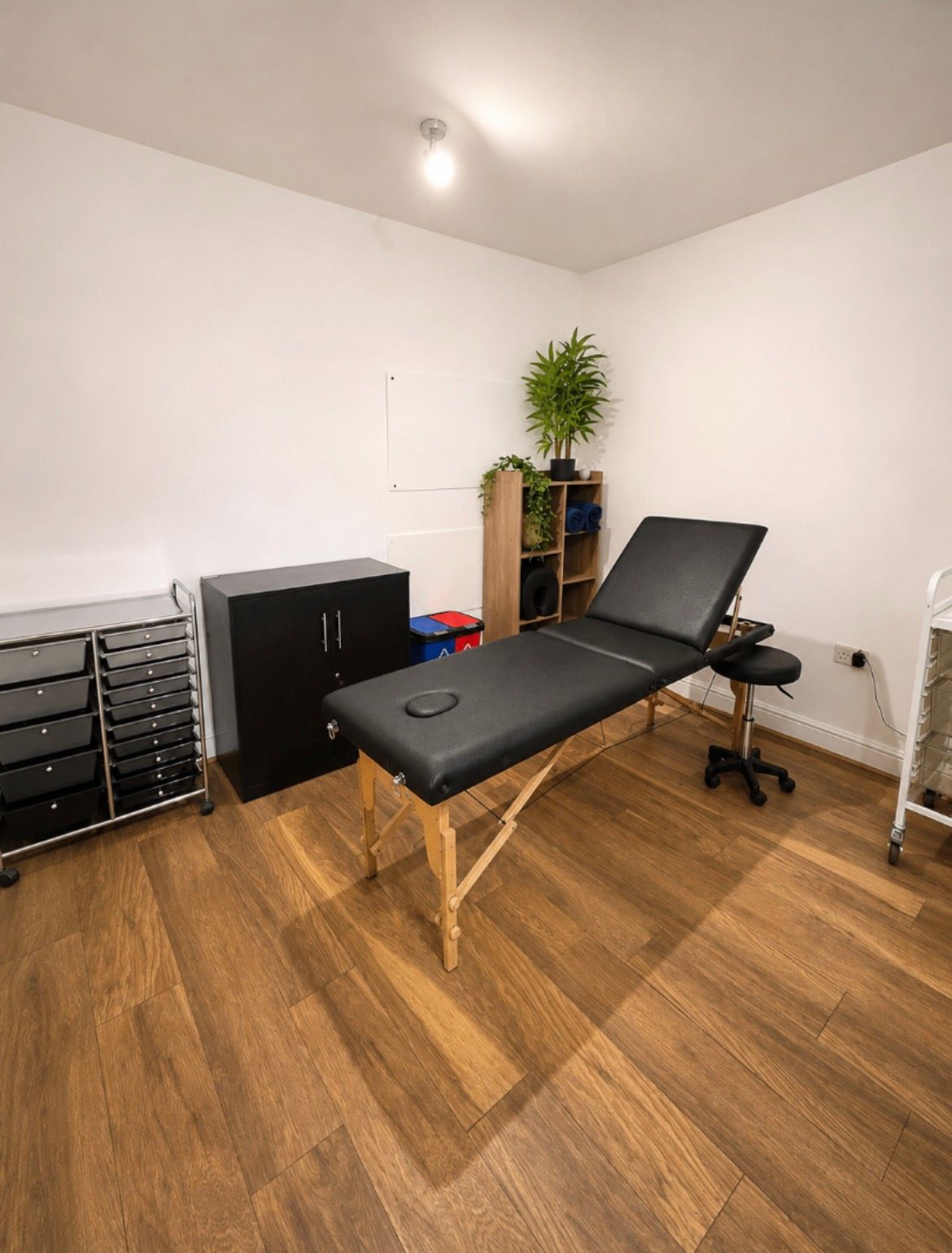Treatment Room to Rent Camden/Euston/NW1| Therapy • Massage • Aesthetics, Euston Station
