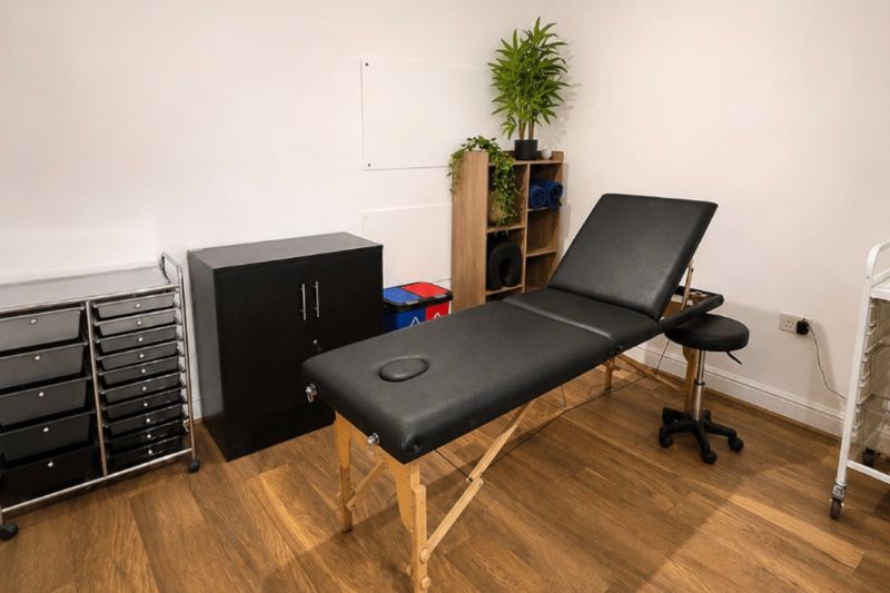 Treatment Room to Rent Camden/Euston/NW1| Therapy • Massage • Aesthetics, lash and brow room to rent in London