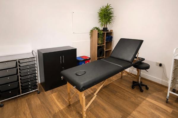 Treatment Room to Rent Camden/Euston/NW1| Therapy • Massage • Aesthetics, Euston Station