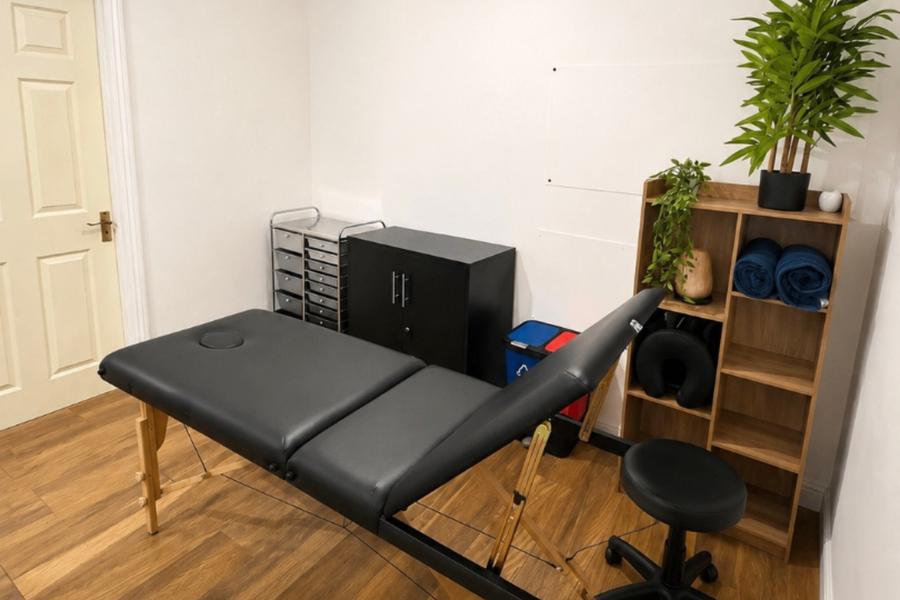 Treatment Room to Rent Camden/Euston/NW1| Therapy • Massage • Aesthetics, Euston Station, photo 3