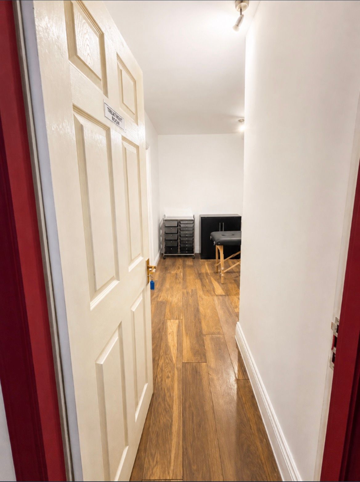 Treatment Room to Rent Camden/Euston/NW1| Therapy • Massage • Aesthetics, Euston Station, photo 5