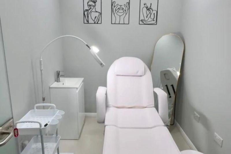Luxury Hampstead Treatment Space with Sink, lash and brow room to rent in London