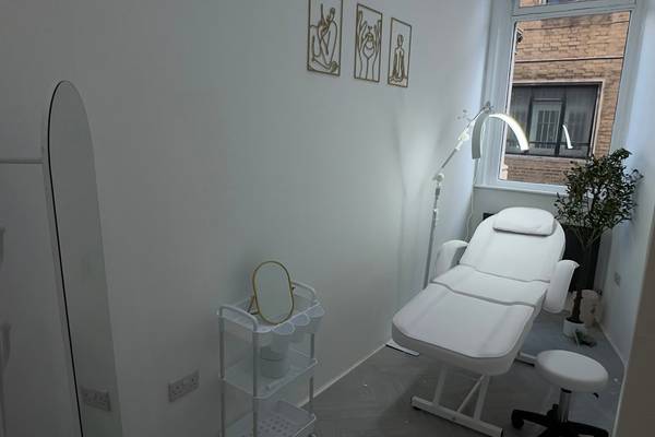 Modern & Private Clinical / Beauty Treatment Room – Holloway Road, counselling room to rent in London