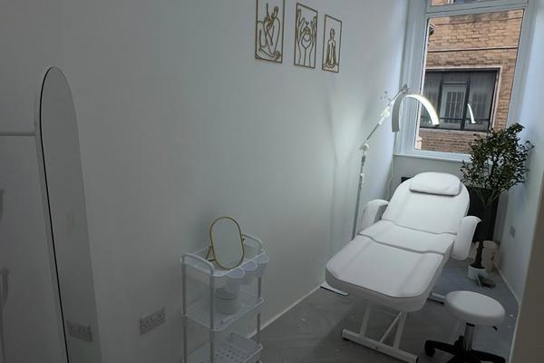 Modern & Private Clinical / Beauty Treatment Room – Holloway Road, Holloway