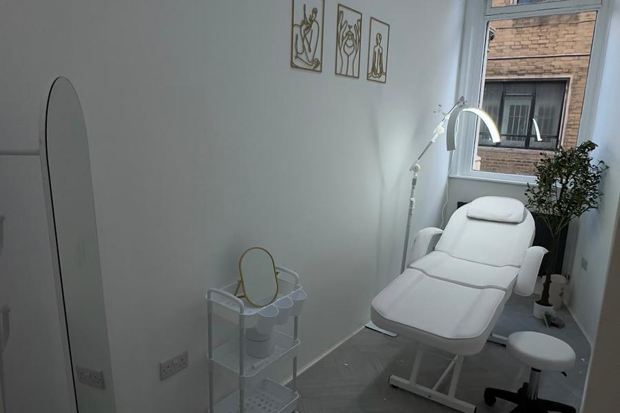 Modern & Private Clinical / Beauty Treatment Room – Holloway Road, Holloway, photo 1