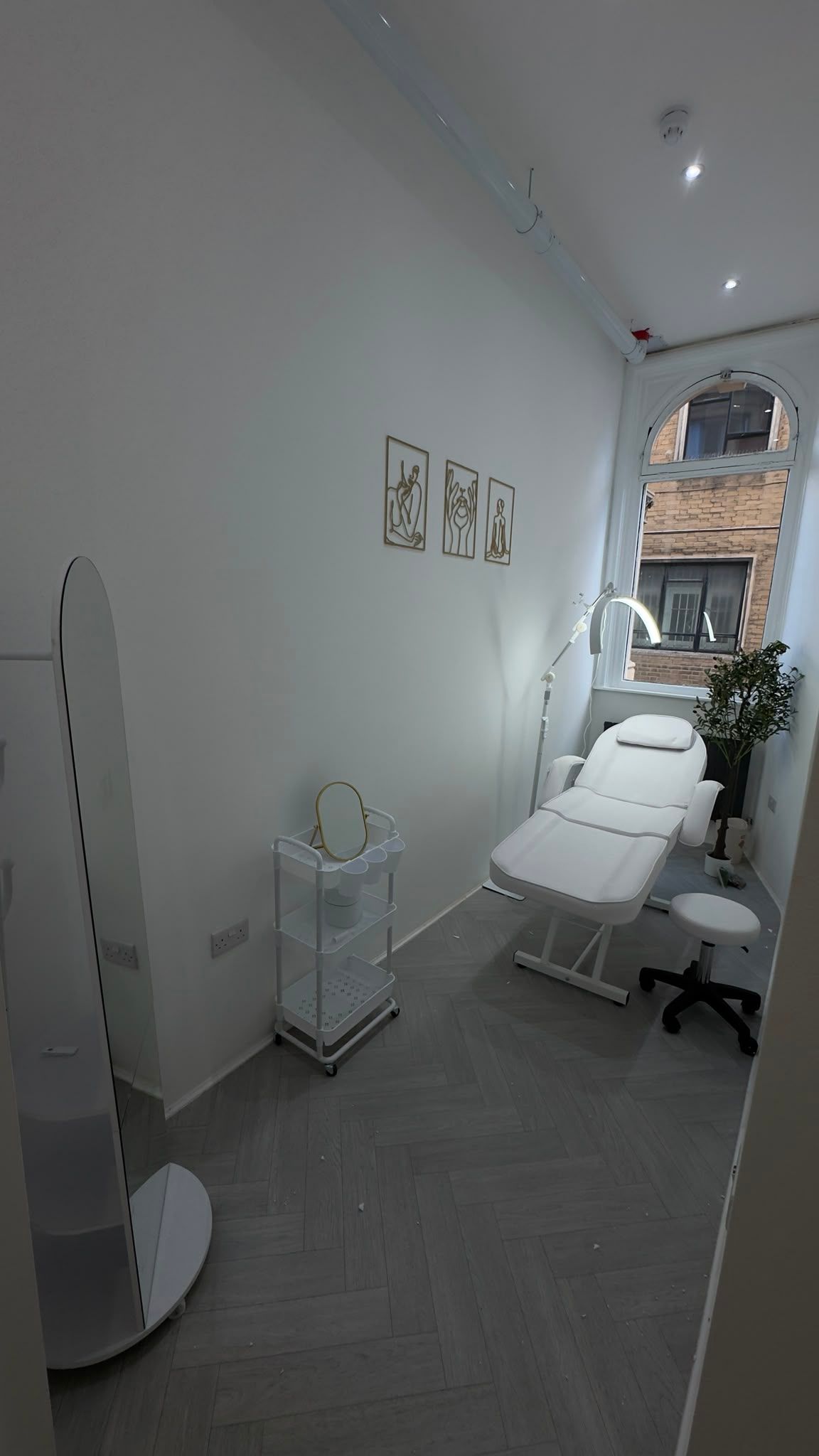 Modern & Private Clinical / Beauty Treatment Room – Holloway Road, Holloway, photo 3
