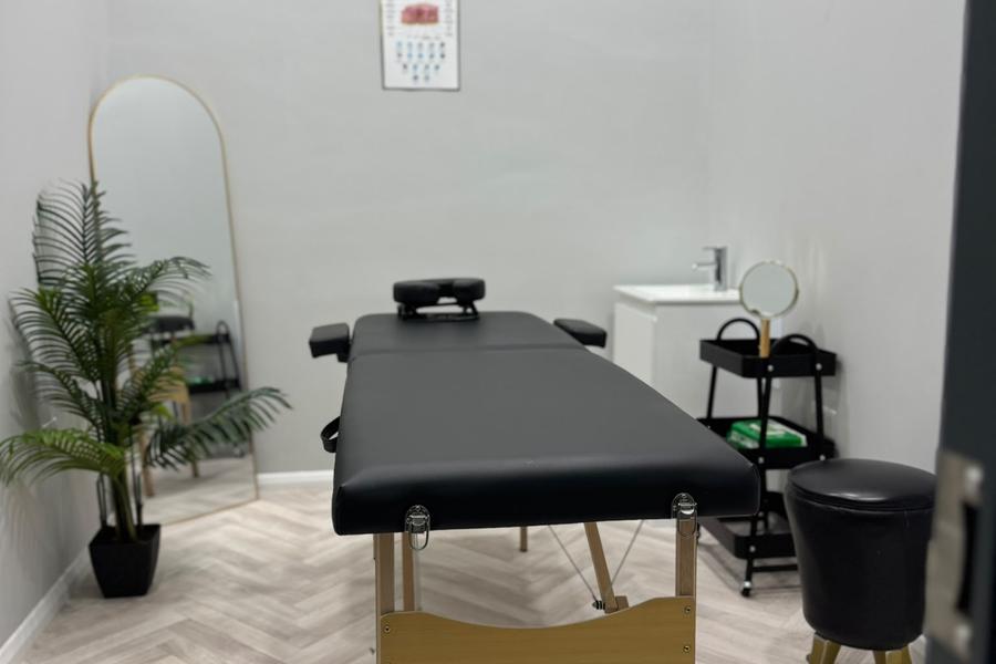 Private Massage & Physio Room in Hampstead, Finchley Road, photo 1