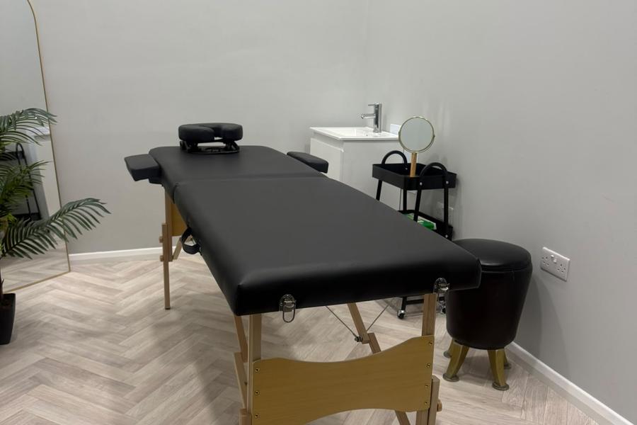 Private Massage & Physio Room in Hampstead, Finchley Road, photo 3