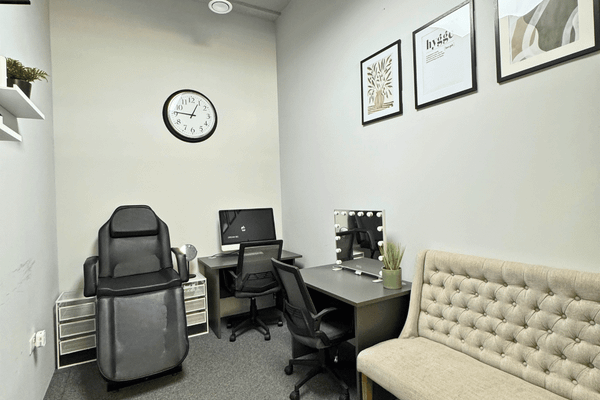 Multi-Purpose Beauty, Therapy & Private Office Space - North Finchley, therapy room to rent in Finchley