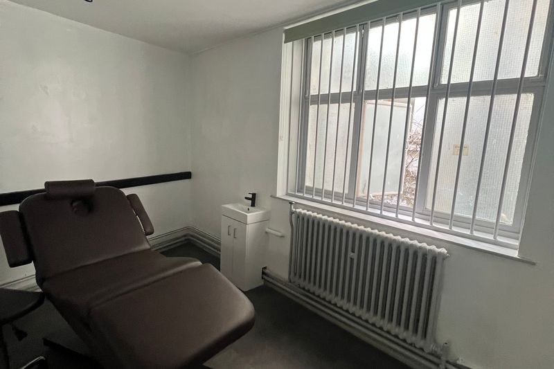 Beauty Room, dental room to rent in London