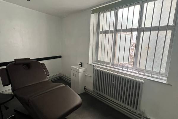 Beauty Room, salon room to rent in London