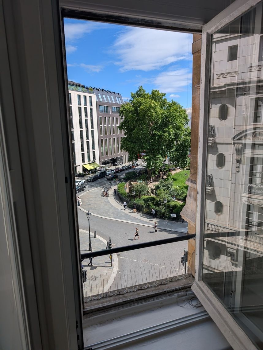 Wednesday therapy room, long-term, Hanover Square W1, Mayfair, photo 3