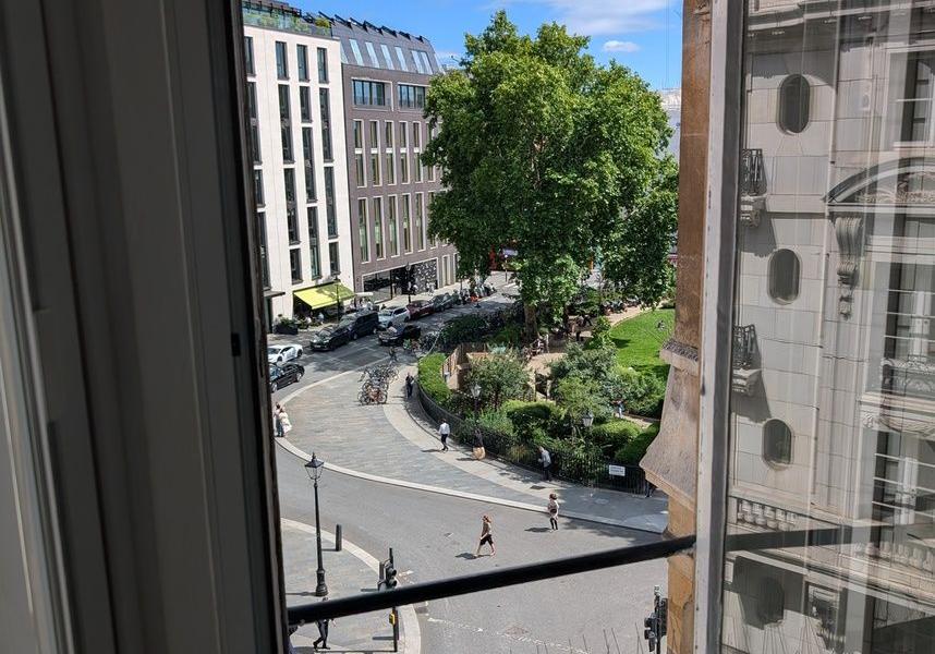 Wednesday therapy room, long-term, Hanover Square W1, Mayfair, photo 3