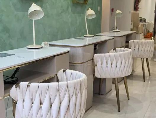 Nail desk on Church Street, Stoke Newington N16, Stoke Newington