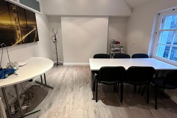 Therapy and seminar room opposite Earl's Court station, SW5, Earl's Court