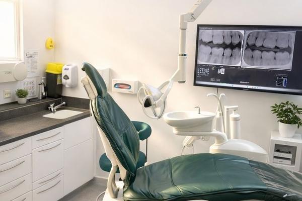 Dental surgery with CBCT and iTero, opposite Earl's Court station, Earl's Court