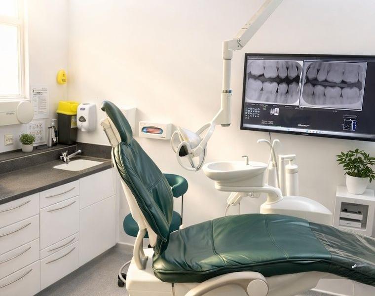 Dental surgery near Earl's Court station, SW5, Earl's Court, photo 1