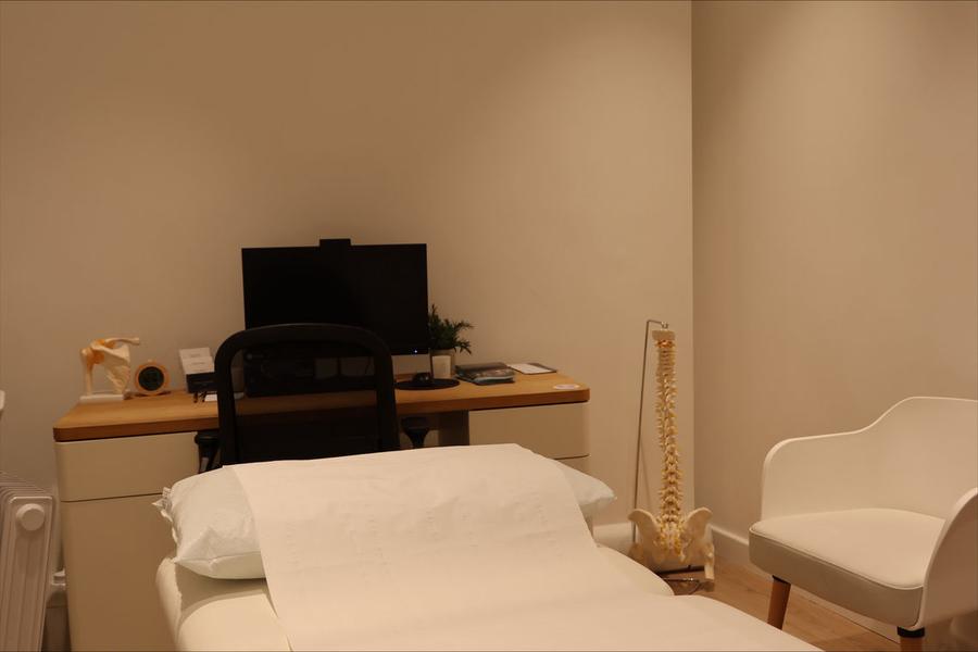 Private clinical room at The LAB, Clerkenwell EC1, Clerkenwell / Barbican, photo 3