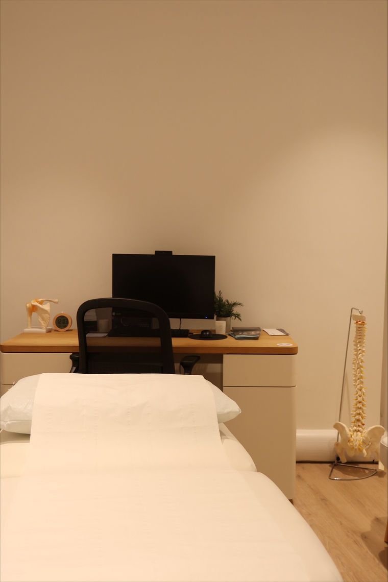Private clinical room at The LAB, Clerkenwell EC1, Clerkenwell / Barbican, photo 6